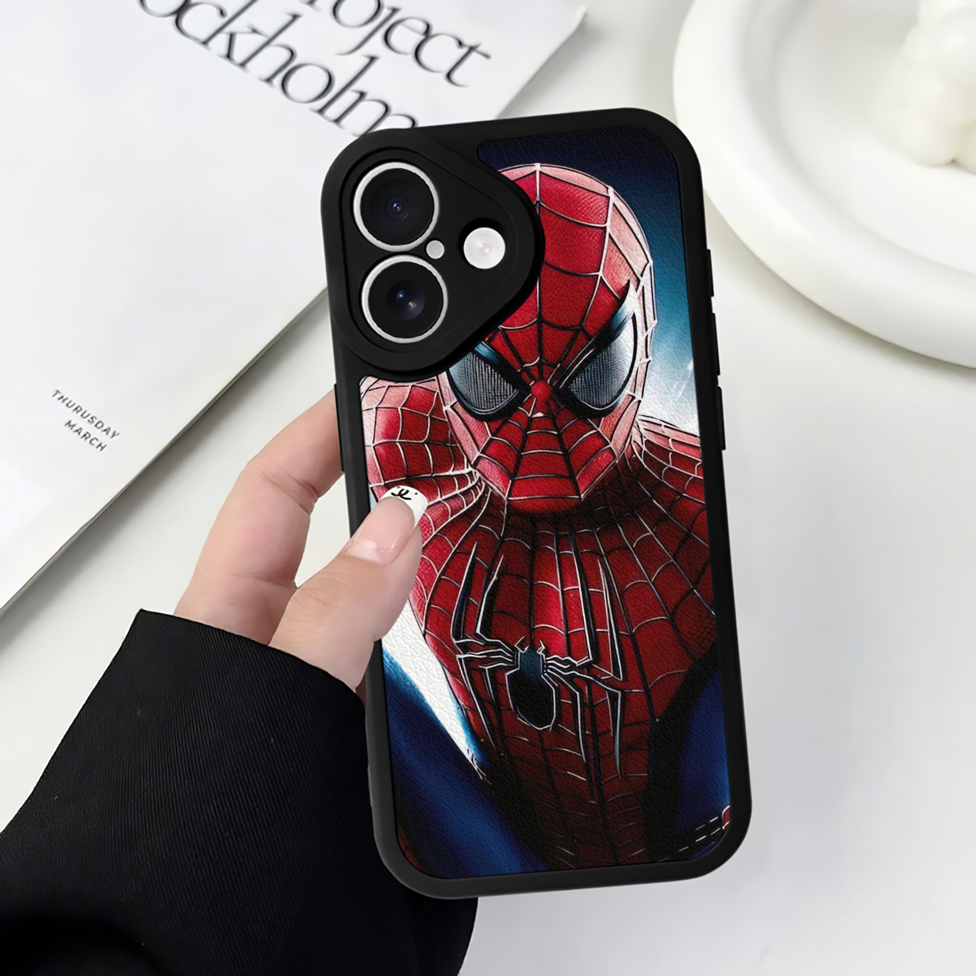 Spider Man スパイダーマン 【iPhone 16シリーズ対応】シリコンスマホケース（レザー調） 材質：シリコン